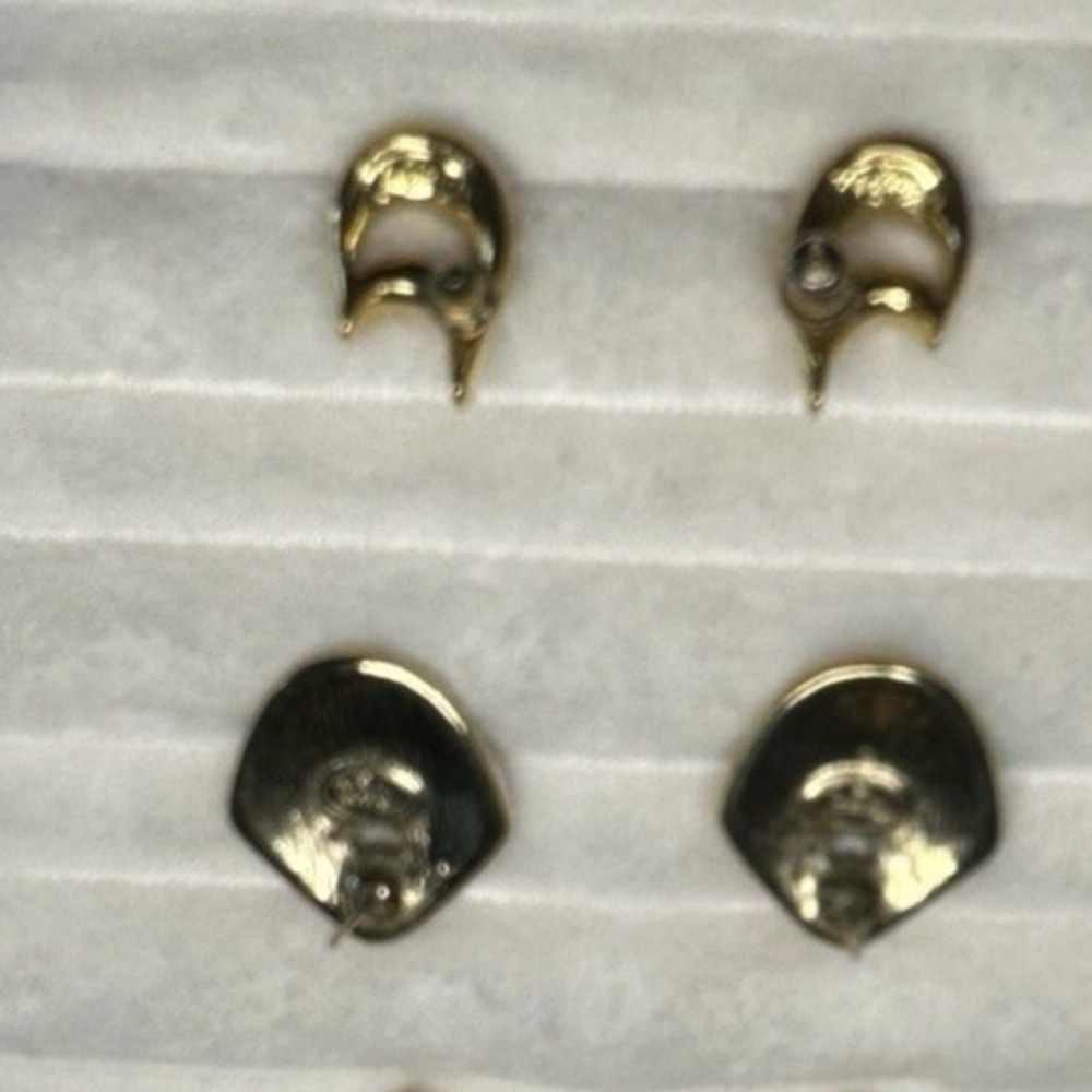 2 Pairs of Signed Trifari Earrings Vintage-Pierced- Black Enamel w. Gold - Picture 5 of 7